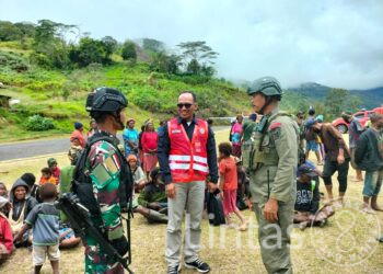 Satgas Yonif 310/KK Hadir Dan Amankan Bandara Kiwirok Papua
