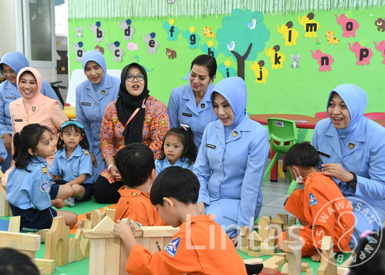 Ketum PIA Ardhya Garini Kunjungi Sekolah Angkasa di Bawah Naungan Yasarini Lanud Husein Sastranegara