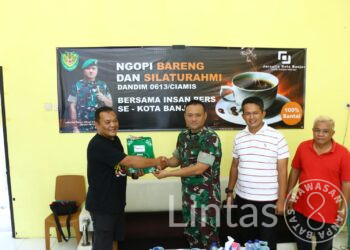 Puluhan Insan Pers Kota Banjar Sambut Kunjungan Dandim 0613/Ciamis di Sekretariat Jurnalis Kota Banjar