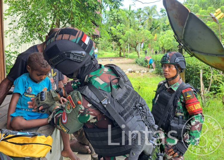 Satgas Yonif 310/KK Gelar Patroli Simpatik di Perbatasan RI-PNG