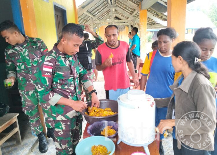 Dapur Kreatif, Pos Yuruf Satgas Yonif 310/KK Berikan Ekstrakulikuler Tataboga Kepada SMPN 2 Web di Perbatasan RI-PNG