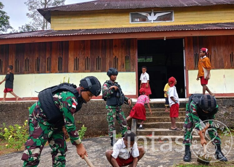 Beginilah Cara Satgas Pamtas Statis RI-PNG Yonif 111/KB Membentuk Karakter Anak – Anak Pedalaman Papua Selatan
