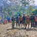 Satgas Mobile Raider 300 Siliwangi Bantu Warga Buka Lahan di Papua