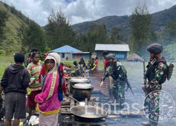 Satgas Mobile Raider 300 Siliwangi Sukseskan Acara Perkawanan 5 Kampung di Kabupaten Puncak, Papua