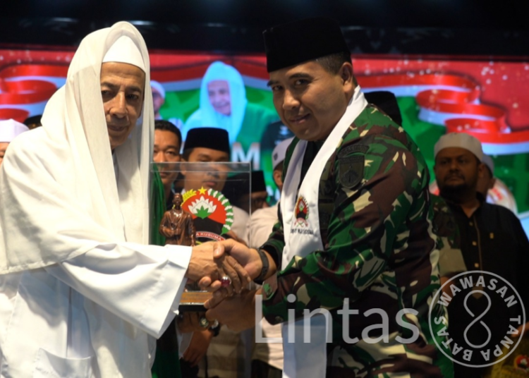 “Merah Putih Adalah Kita” , Korem 071/Wijayakusuma Bersholawat Bersama Rakyat
