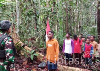Tumbuhkan Kepekaan Terhadap Alam, Satgas Yonif 310/KK Gelar Hiking Untuk Pelajar Diperbatasan