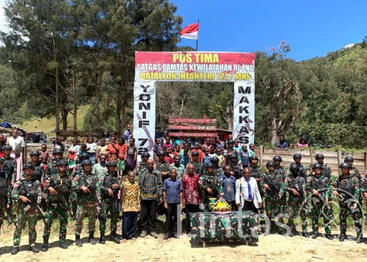 Indahnya Kebersamaan, Satgas Yonif 721/Mks Bersama Masyarakat Gelar Syukuran Menyambut HUT Batalyon Ke-60