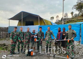 Satgas Mobile Raider 300 Hibahkan Mesin Babat Rumput Untuk Warga