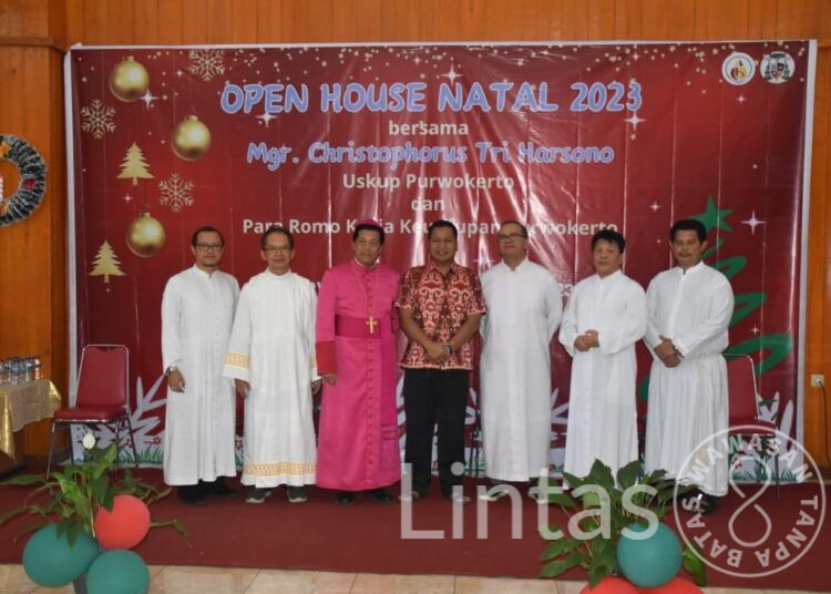 Rajut Kerukunan Umat Beragama, Danrem Wijayakusuma Hadiri Open House Keuskupan Purwokerto
