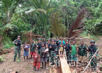 Pengalaman Adalah Guru Terbaik, Ini Yang Dilakukan Satgas Yonif 310/KK Dalam Mengolah Sagu di Perbatasan