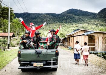 Sinterklas Yonif 310/KK Bawa Kebahagiaan Natal, Bagikan 1000 Topi Dan Ratusan Hadiah