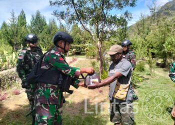 Ratusan Sembako Diberikan Untuk Masyarakat Papua Jelang HUT Yonif 721/Mks Ke-60