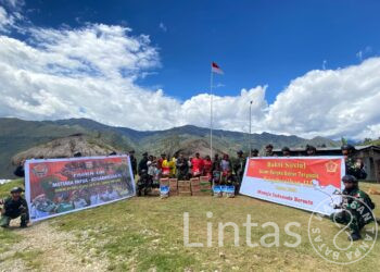 Sambut Hari Raya Natal, Prajurit Rusa Hitam 721 Bagikan Bingkisan Natal Untuk Masyarakat Papua