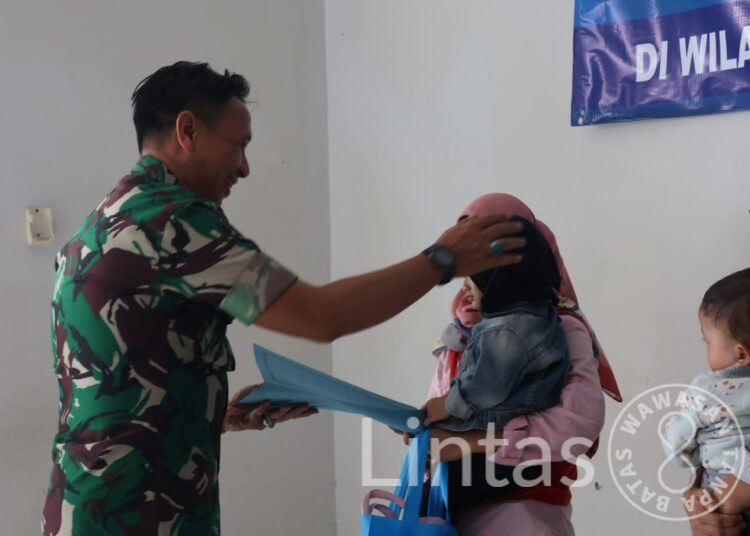 Lanud Husein Sastranegara Serahkan Santunan Kepada Anak Asuh Stunting