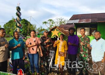 Lagi, Masyarakat Datangi Pos Satgas Yonif 721/Mks Meresmikan Pondok Natal di Membramo Raya
