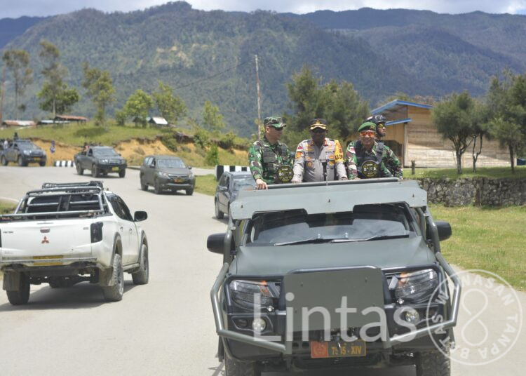 Laksanakan Apel Gelar Pasukan, Satgas Yonif 721/Mks Bersinergi Demi Menciptakan Suasana Yang Kondusif Jelang Nataru