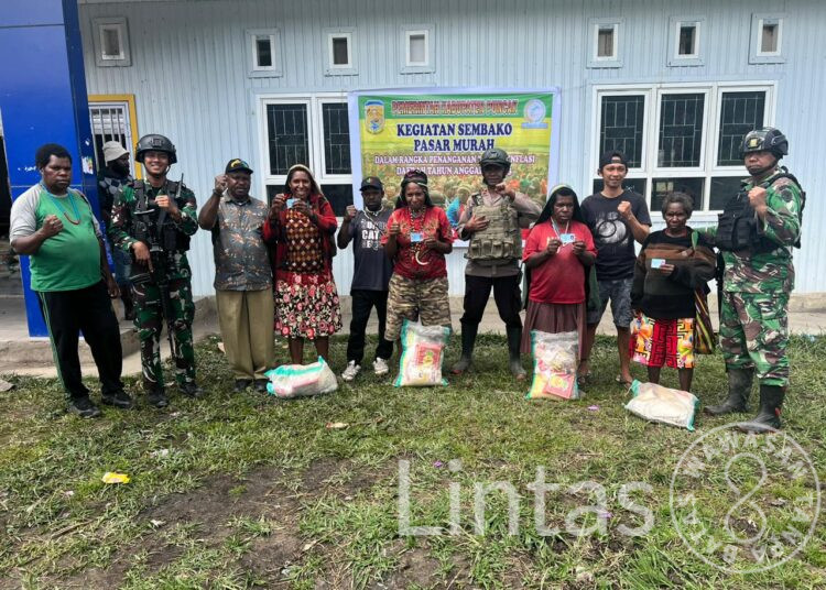 Pasar Murah : Kolaborasi Satgas TNI 300 Siliwangi Dengan Pemda Kab.Puncak Papua