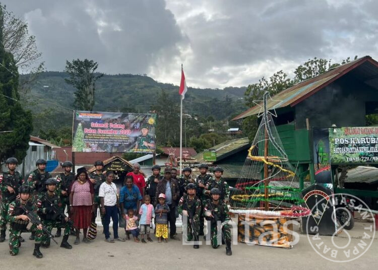 Sambut Desember, Jajaran Satgas Yonif 721/Mks Laksanakan Patroli Kesehatan Serta Mengajak Masyarakat Menjaga Kedamaian