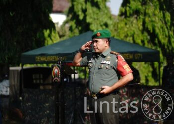 Danrem 071/Wijayakusuma pimpin Apel Gelar Pasukan Pam VVIP di Lapangan Alun-Alun Kajen Kab. Pekalongan