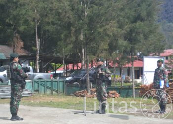 Dansatgas Mobile TNI 300 Siliwangi Pimpin Upacara Hari Juang TNI-AD Thn 2023 di Kab.Puncak Papua