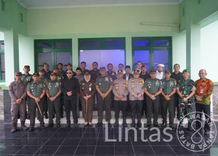 Danrem 071/Wijayakusuma Dampingi Pangdam IV/Diponegoro Kunjungan Kerja di Wilayah Korem 071/Wijayakusuma