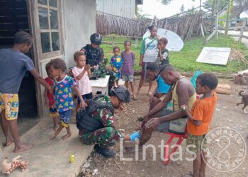 Komitmen Terhadap Kesehatan Warga Sebagai Prioritas, Satgas Yonif 310/KK Berikan Pengobatan di Perbatasan