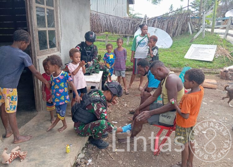 Komitmen Terhadap Kesehatan Warga Sebagai Prioritas, Satgas Yonif 310/KK Berikan Pengobatan di Perbatasan