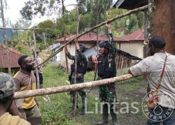 Hari Pentahbisan Segera Tiba, Satgas Yonif 310/KK Sibuk Menyambutnya