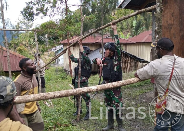 Hari Pentahbisan Segera Tiba, Satgas Yonif 310/KK Sibuk Menyambutnya