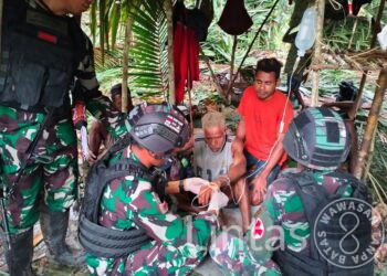 Hormati Aturan Adat, Warga Sakit Harus Diasingkan, Satgas Yonif 310/KK Tidak Tinggal Diam!