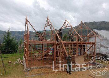 Kepedulian Prajurit Rusa Hitam 721 Gotong Royong Bangun Rumah Kepala Desa