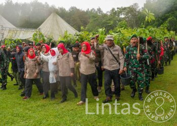 Panglima TNI Dan Kasad Kompak Serukan Cintai Alam