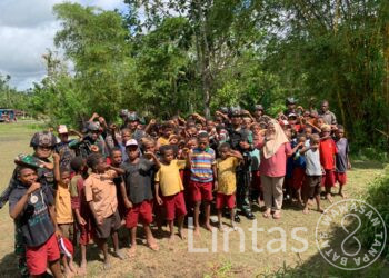 Tingkatkan Kebugaran Jasmani, Satgas Yonif 310/KK Ajak Siswa SD Senam Pagi Bersama