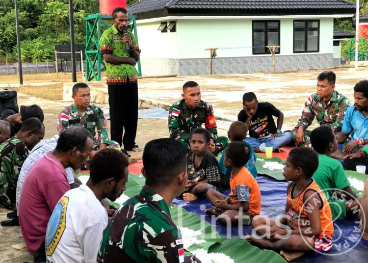 Tahun Baru, Pos Baru Serta Hormati Adat Permisi Kepada Leluhur, Satgas Yonif 310/KK Undang Warga Panjatkan Doa Bersama
