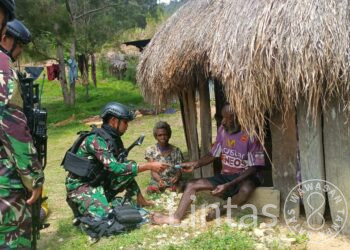 Demi Menjaga Kesehatan Masyarakat Papua, Satgas Yonif 721/Mks Laksanakan Patroli Pelayanan Kesehatan