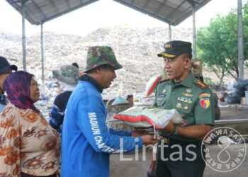 HUT Ke-73 Penerangan TNI AD, Hadirkan Senyuman di Antara Tumpukan Sampah TPA Winongo