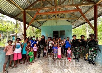Jamin Tumbuh Kembang Balita, Satgas Yonif 310/KK Gelar Posyandu di Perbatasan RI-PNG