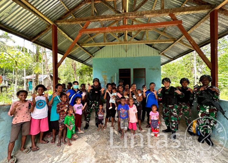 Jamin Tumbuh Kembang Balita, Satgas Yonif 310/KK Gelar Posyandu di Perbatasan RI-PNG