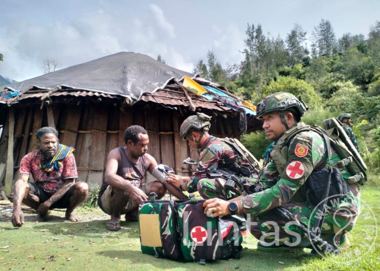 Prajurit Buaya Putih Kostrad Hadir Membawa Senyuman di Tanah Papua