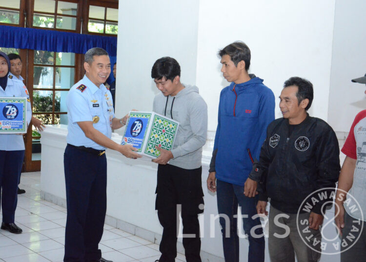 500 Masyarakat Kota Bandung Mendapat Pelayanan Kesehatan & Sembako Gratis Pada Baksos Dalam Rangka Memperingati Hut Ke -78 TNI AU