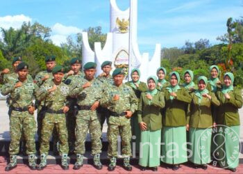 Menarmed 2 Putra Yudha Ziarah di TMP Untung Suropati Bersama Pangdivif 2 Kostrad
