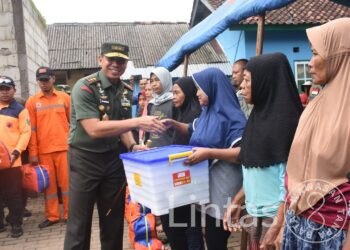 Kodam IV/Diponegoro, BNPB Dan Forkopimda Kompak Bantu Korban Banjir Jepara