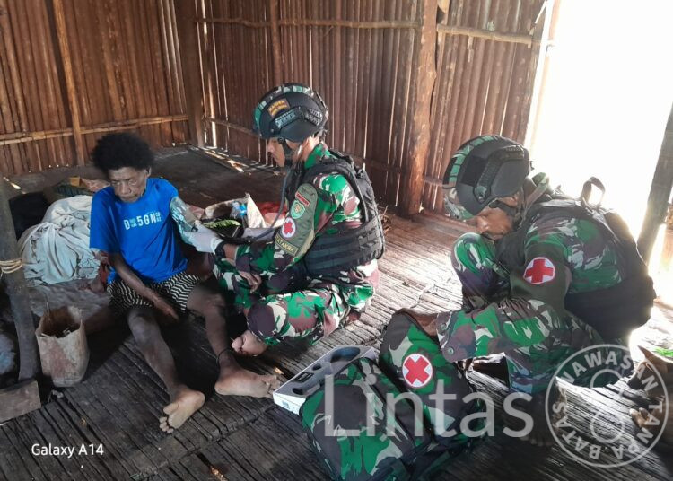 Tanggap Malaria, Bentuk Responsif Satgas Yonif 310/KK Obati Mama di Pedalaman Papua