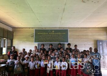 Pertebal Jiwa Nasionalisme, Satgas Yonif 310/KK Berikan Wawasan Kebangsaan di SD YPPK Akarinda