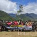 Penuhi Kebutuhan Sandang, Satgas Yonif 310/KK Bagikan Pakaian Untuk Warga Pedalaman Papua