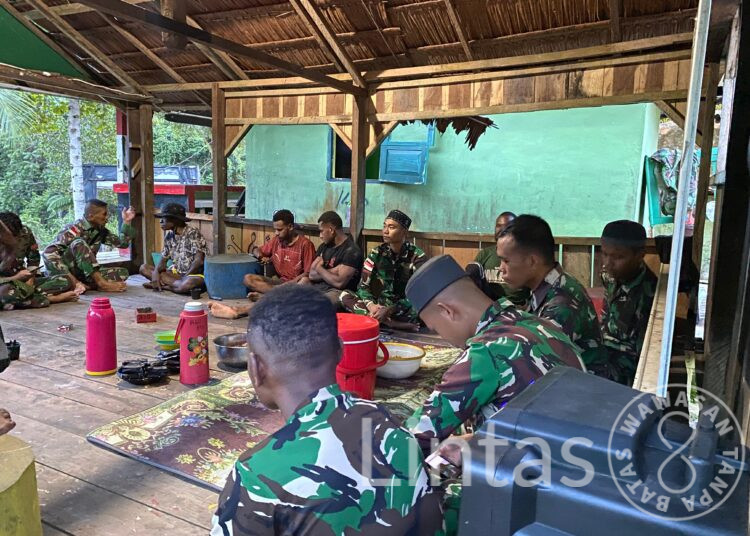 Meski Beda Keyakinan, Kepala Suku Dan Warga Unggalom Hadiri Undangan Buka Bersama Prajurit Yonif 310/KK