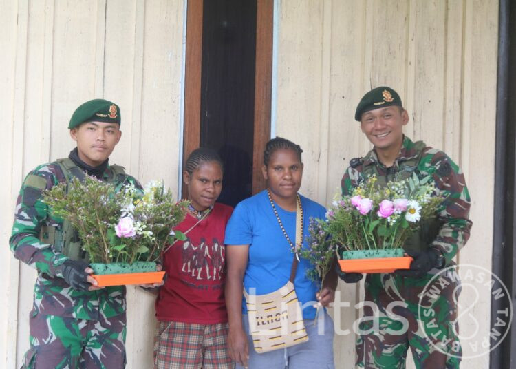 Satgas 323/BP Wujudkan Kenyamanan Ibadah Dengan Bersihnya Tempat Ibadah