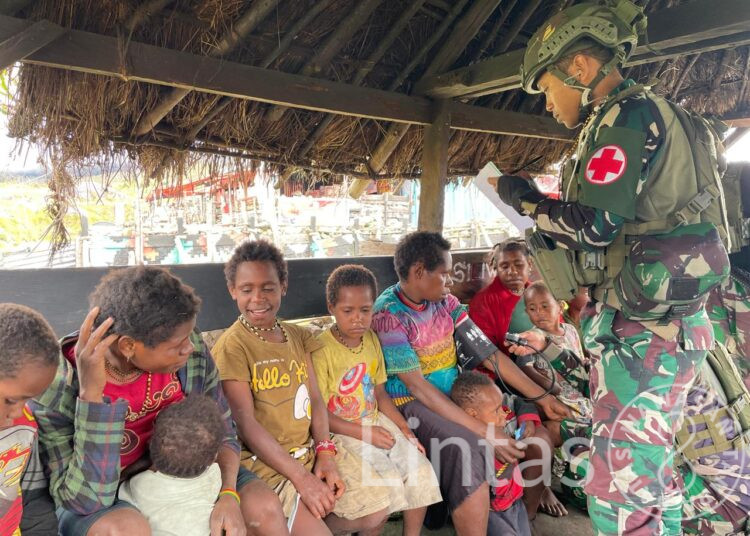 Bentuk Perhatian Prajurit Buaya Putih Kostrad Terhadap Kesehatan Masyarakat Papua