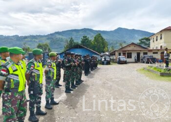 Satgas Yonif 721/Mks Bersama Satkowil Tolikara Bersinergi Jaga Kondusifitas Wilayah