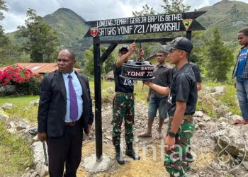 Prajurit Rusa Hitam, Satgas Yonif 721/Mks Berikan Bantuan Lonceng Untuk Gereja